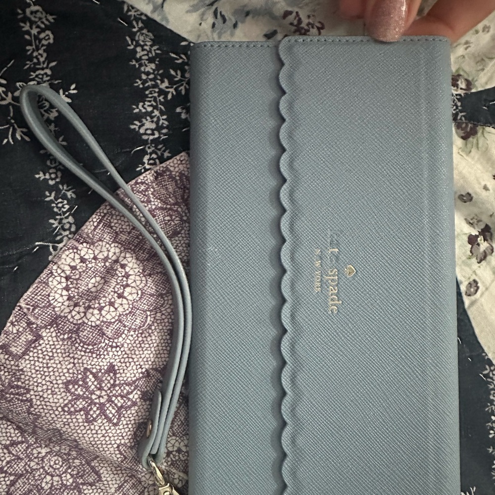 Kate Spade Light Blue Scalloped Wristlet - Picture 1 of 4